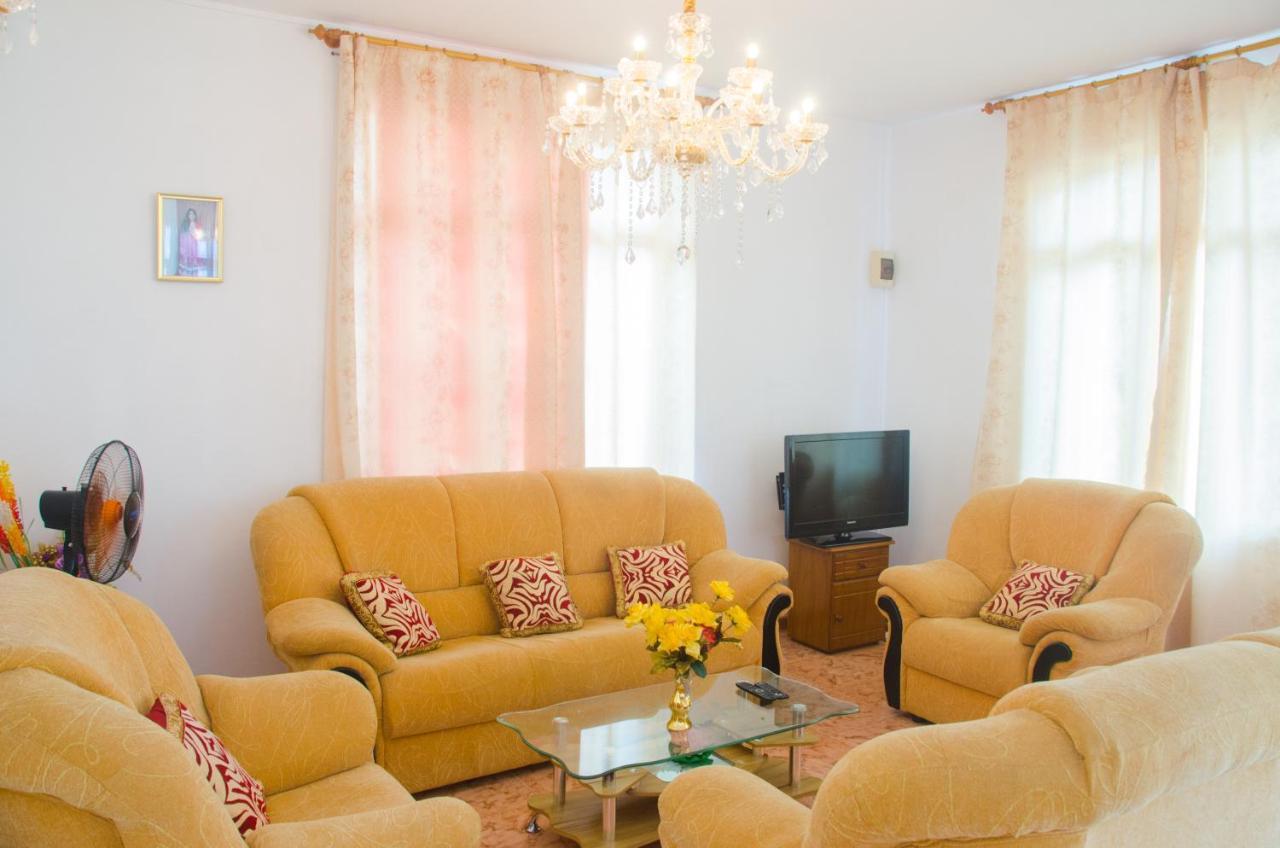 La Caverna House 舍曼格勒涅 外观 照片